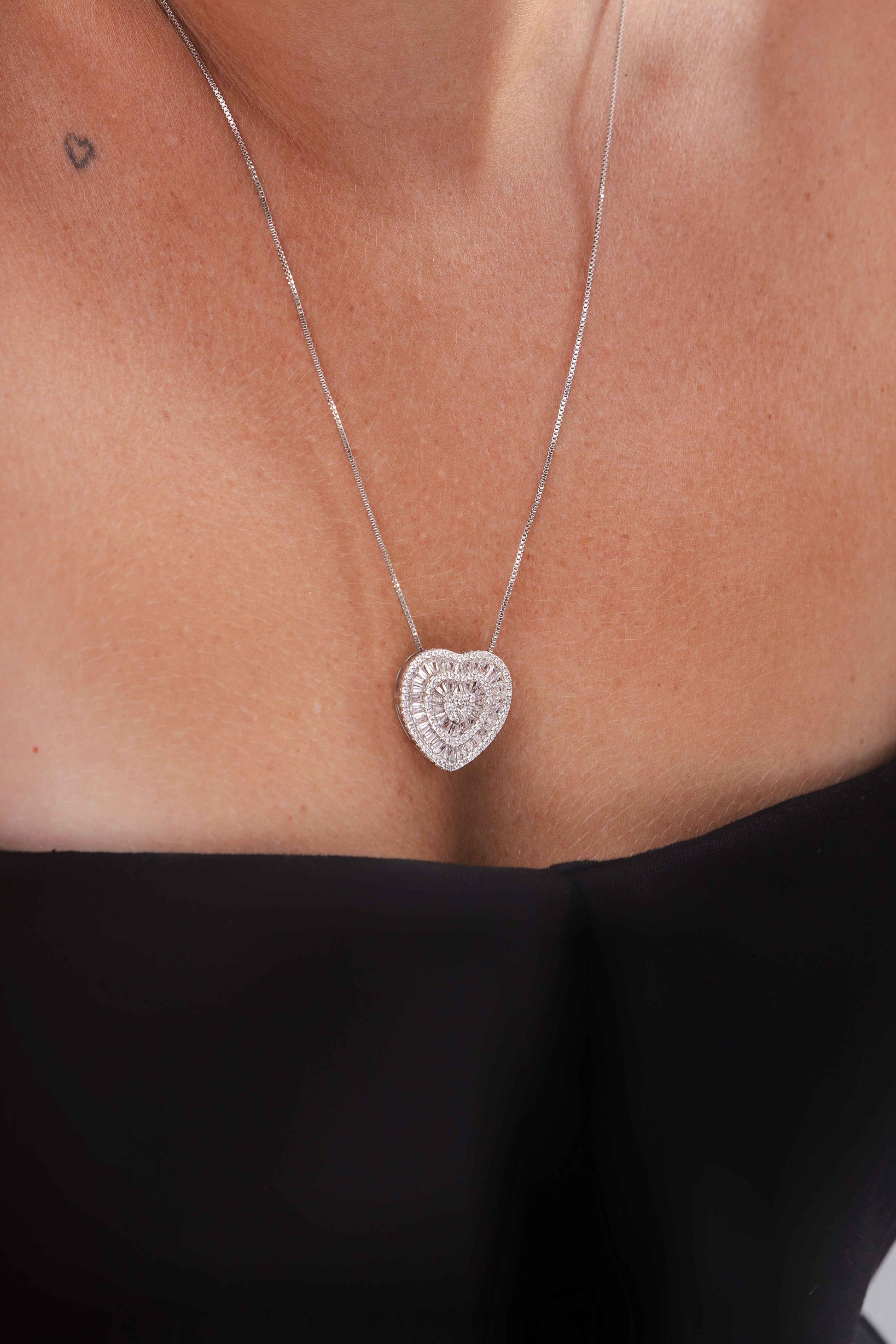 COLAR CORAÇÃO BAGUETES