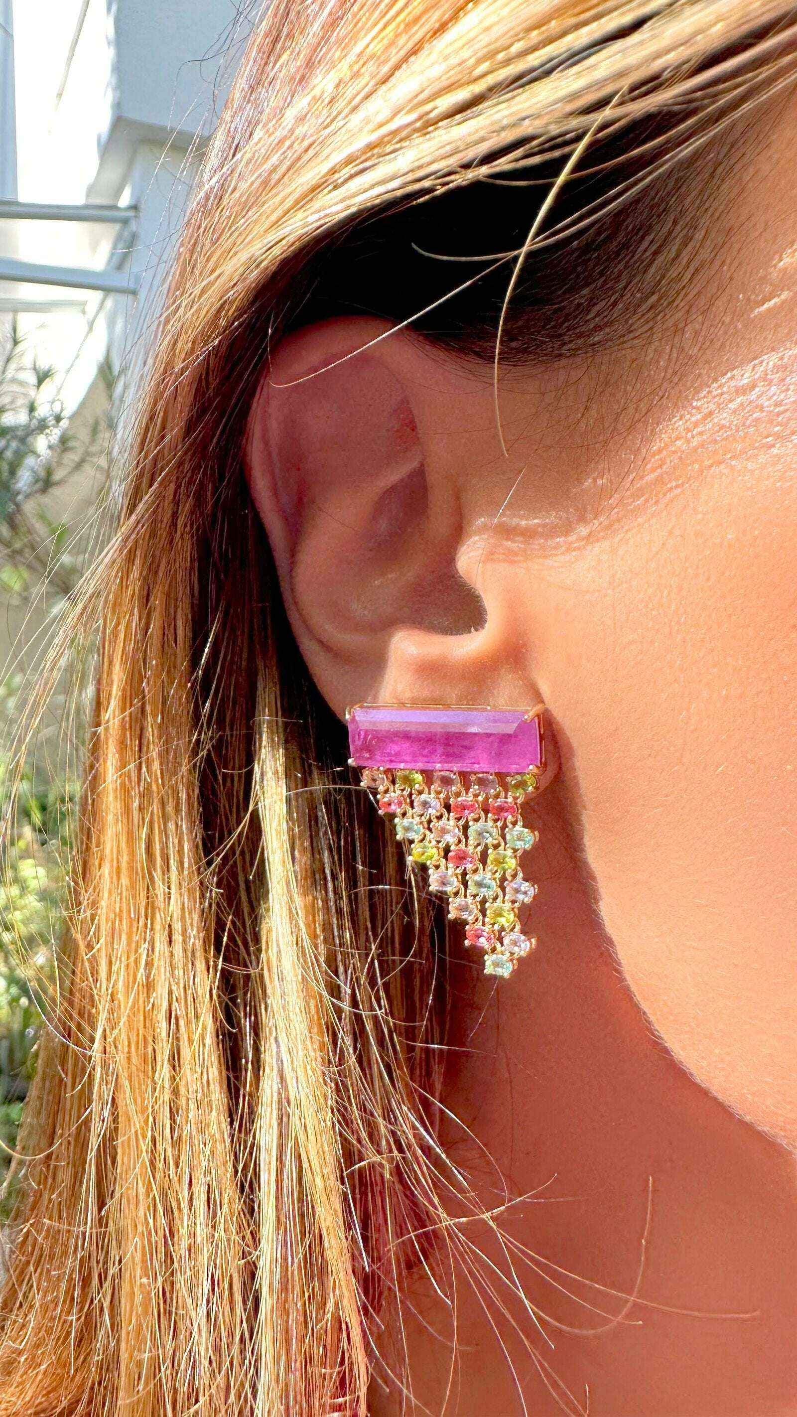 Brinco Lume - Tanzanita Retangular com Cascata de Zircônias Coloridas