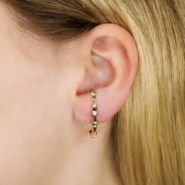 Brinco Ear Hook Torcido Banhado A Ouro 18k